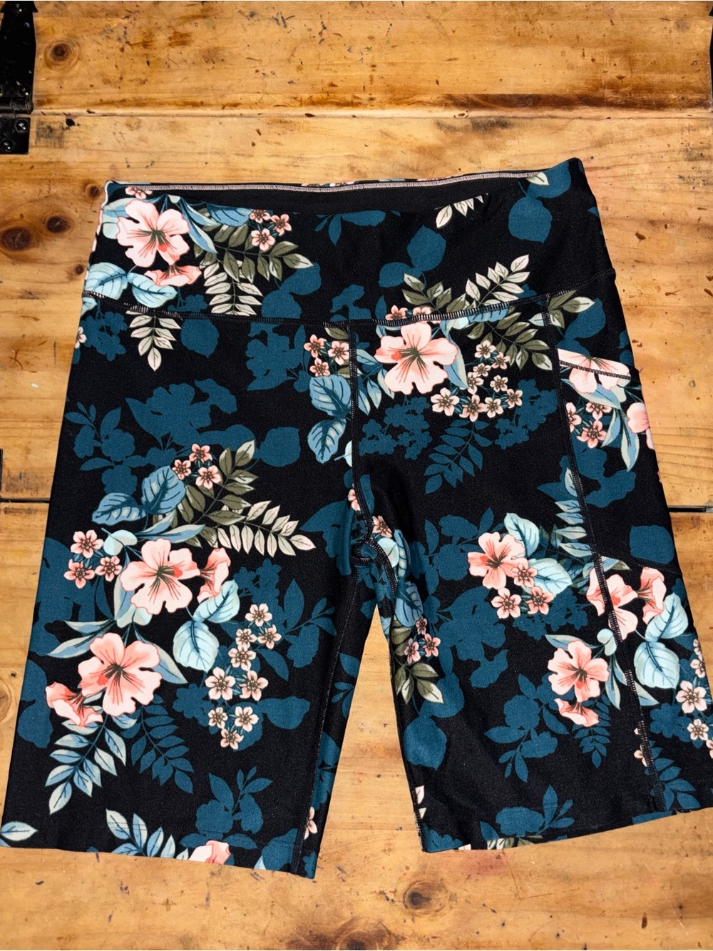 Calvin Klein Performance Floral Bike Shorts Women’s Large High Rise Pocket